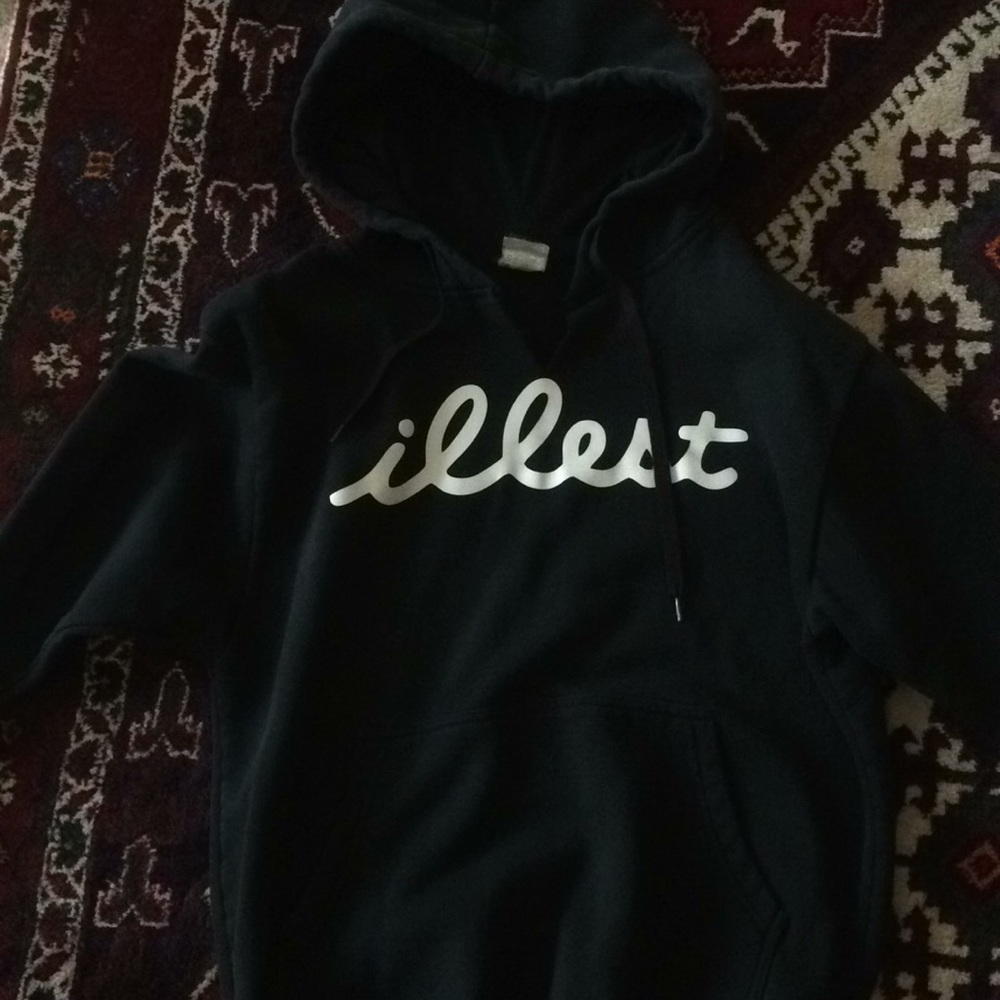 Black illest sweatshirt